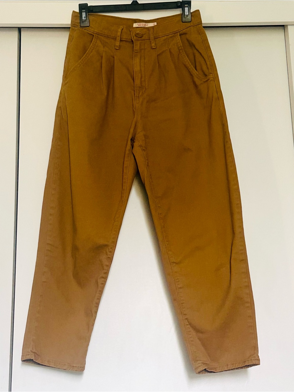 Levi's Women's Khaki Chinos in Tan